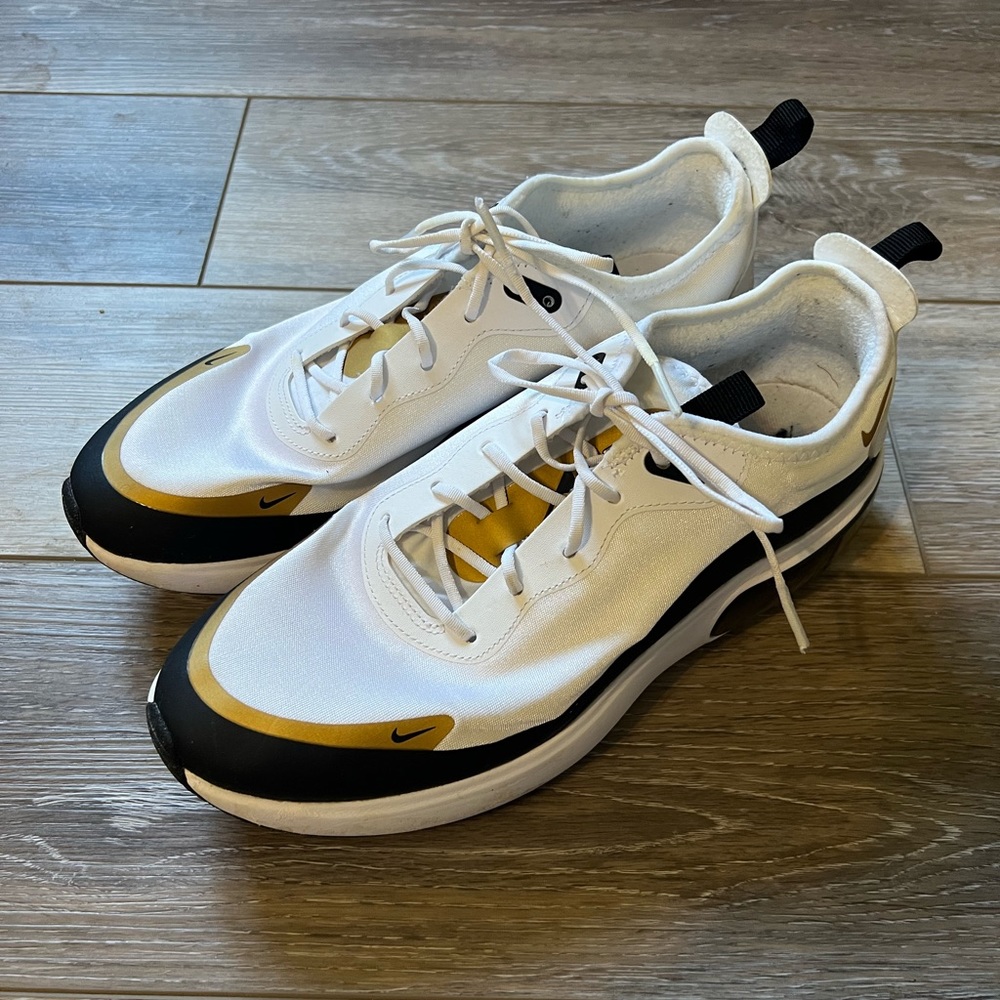 Women’s Nike Air Max Size 9